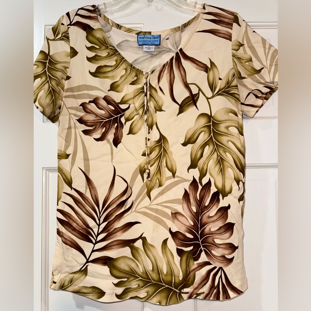 Mahina Lani by Hawaiian Moon Women’s Tan And Brown Hawaiian Leaf Rayon Top Sz M